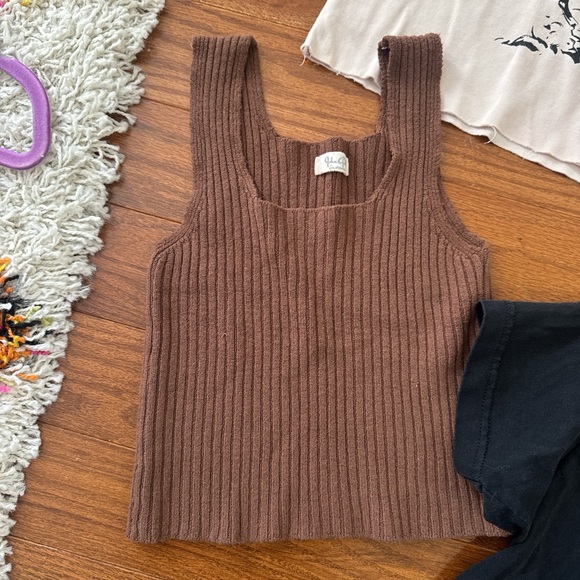 Graphic and Ribbed Tank Tops Set - Picture 4 of 5